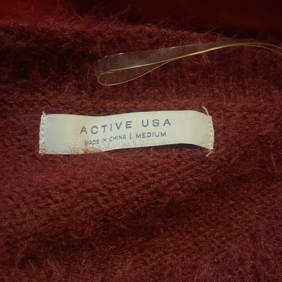 Fuzzy and cozy red / burgundy sweater - Picture 2 of 2